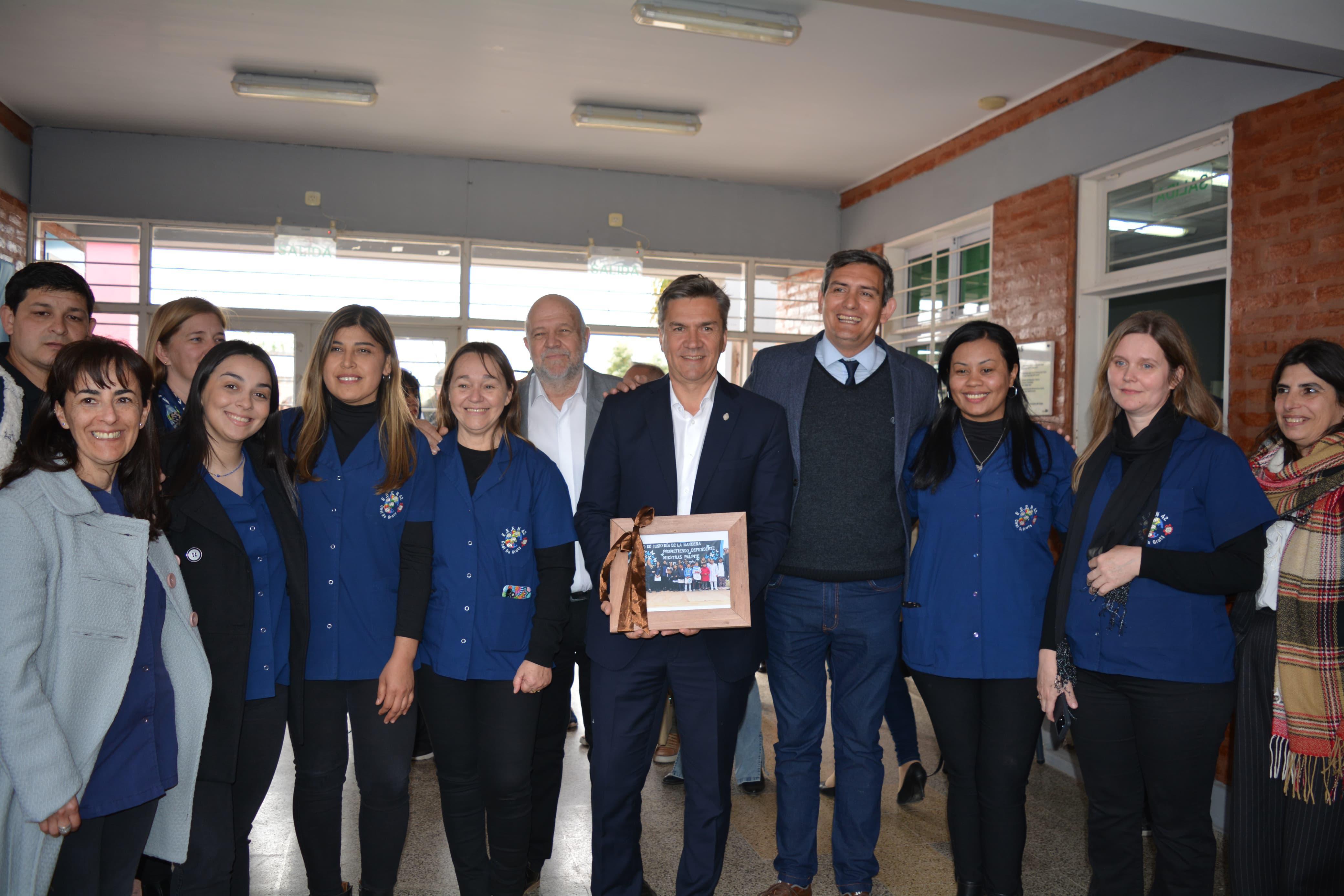 DU GRATY: EL GOBERNADOR ZDERO ACOMPAÑÓ LA FERIA DEL LIBRO PROVINCIAL 2024 E INAUGURÓ OBRAS DE REFACCIÓN EN LA ESCUELA 42