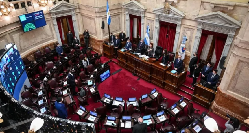 SENADO: LA OPOSICIÓN AVANZÓ CON LA LEY QUE LIMITA LOS DNU Y DEFINIRÁ EL RECINTO
