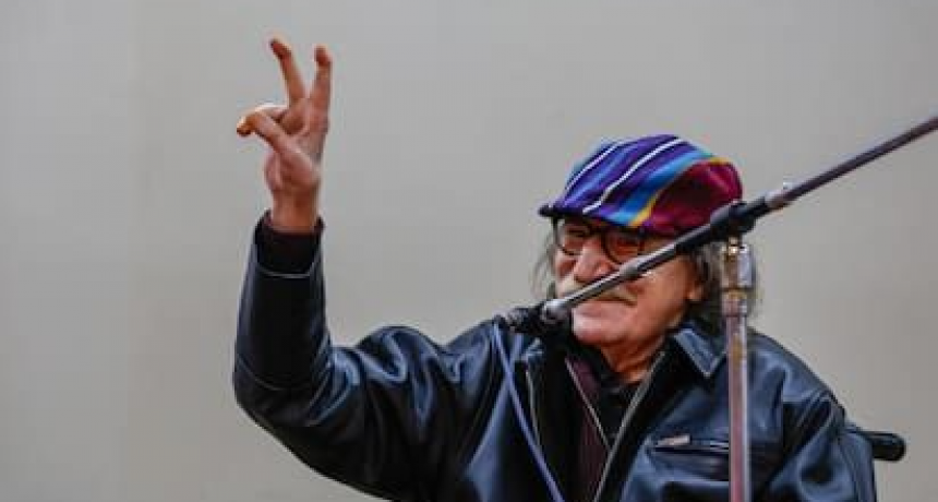INAUGURARON UNA ESQUINA Y RENOMBRARON UNA ESTACIÓN DE SUBTE EN HONOR A CHARLY GARCÍA