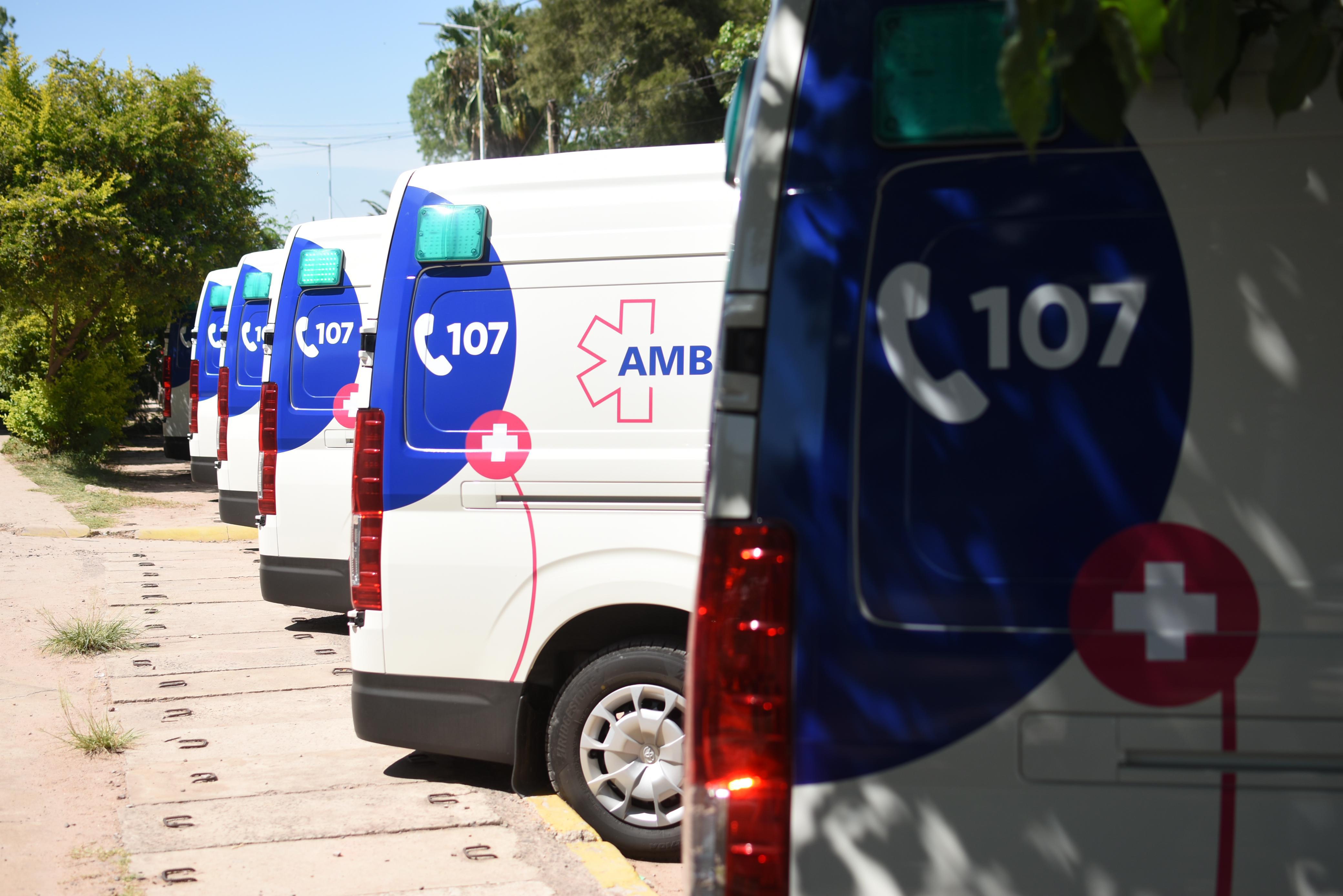 VILLA ÁNGELA: EL GOBERNADOR ZDERO ENTREGÓ AMBULANCIAS PARA REFORZAR EL SISTEMA SANITARIO EN 6 LOCALIDADES