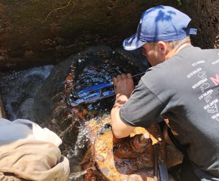 SAMEEP COMENZÓ UN PLAN DE REPARACIONES SOBRE PÉRDIDAS DETECTADAS EN DISTINTOS PUNTOS DE LA TRAZA DEL ACUEDUCTO SÁENZ PEÑA- VILLA ÁNGELA