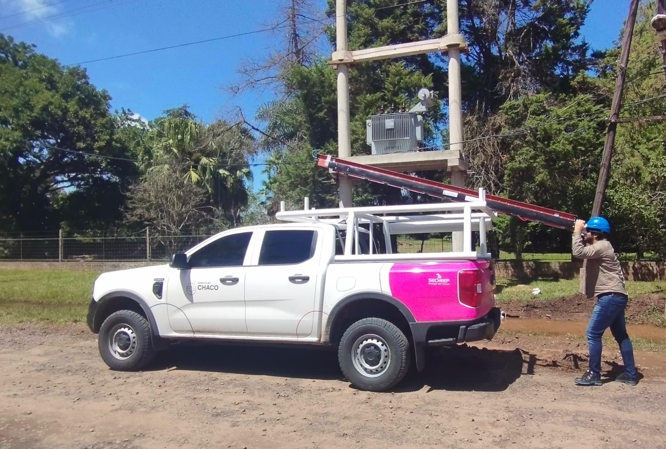 SECHEEP CONTINÚA CON OBRAS PARA MEJORAR EL SERVICIO ELÉCTRICO EN LA ZONA NORTE DE RESISTENCIA