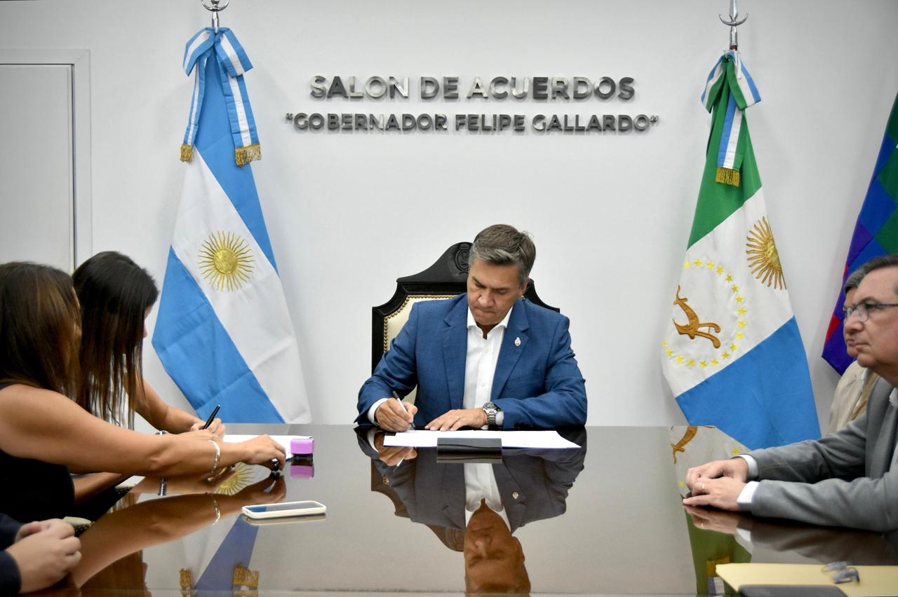 EL GOBIERNO PROVINCIAL Y LA UNIVERSIDAD DE LA CUENCA DEL PLATA FIRMARON UN CONVENIO DE COOPERACIÓN