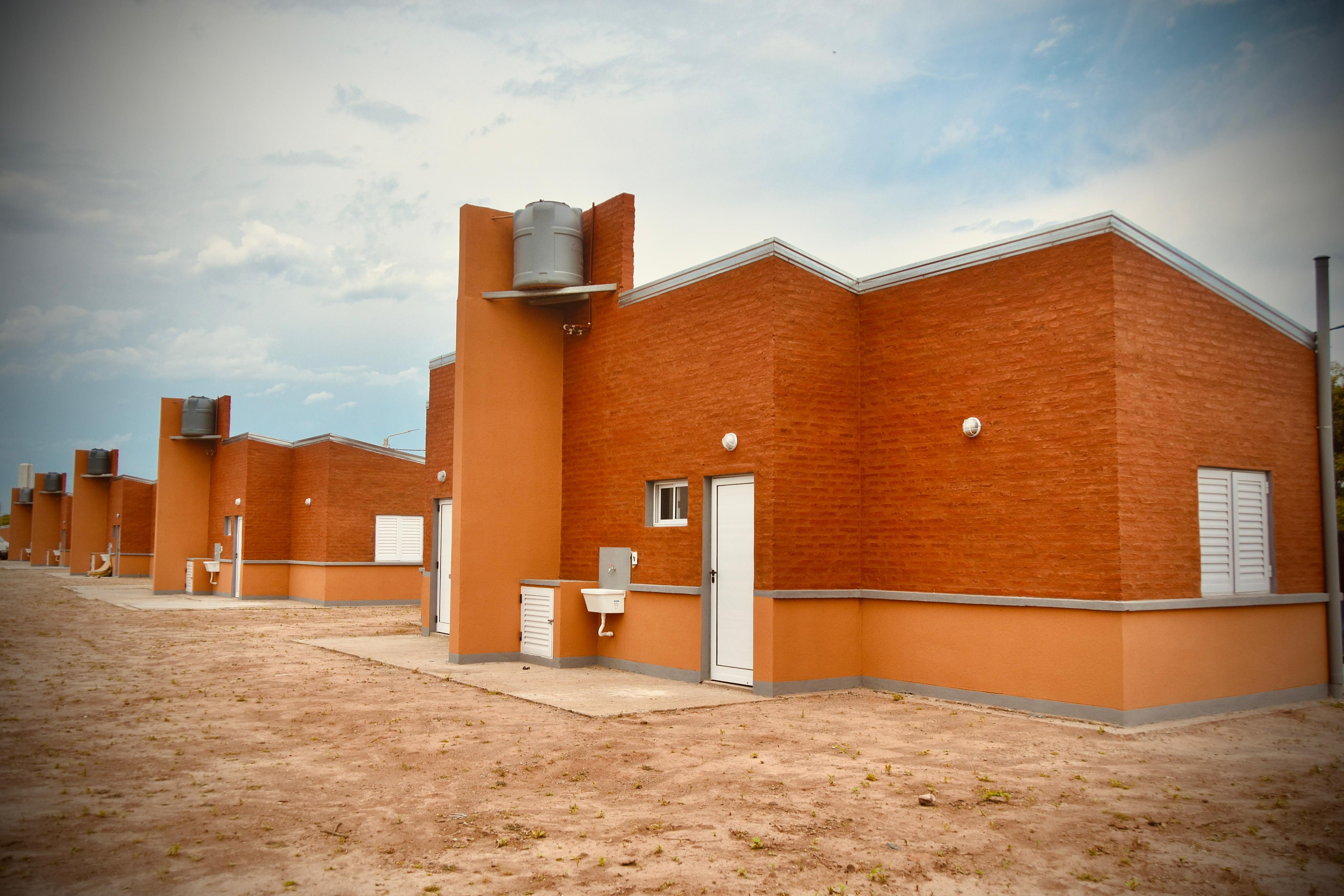 EL GOBERNADOR ZDERO ENTREGÓ VIVIENDAS EN CONCEPCIÓN DEL BERMEJO: “OBRAS TERMINADAS Y FAMILIAS CON CASA PROPIA”