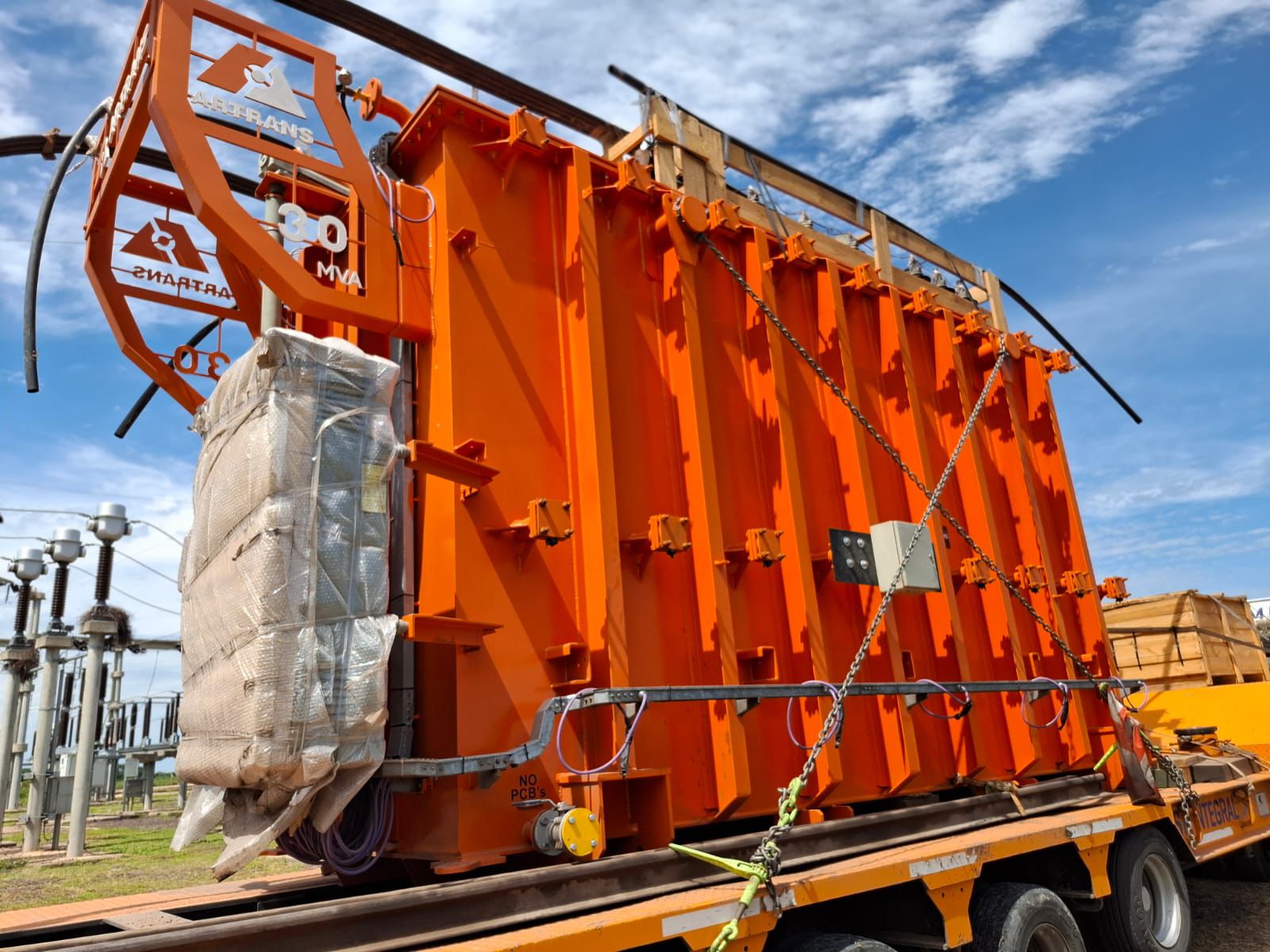 CASTELLI: SECHEEP RECIBIÓ UN NUEVO TRANSFORMADOR QUE FORTALECERÁ EL SUMINISTRO ELÉCTRICO EN LA REGIÓN