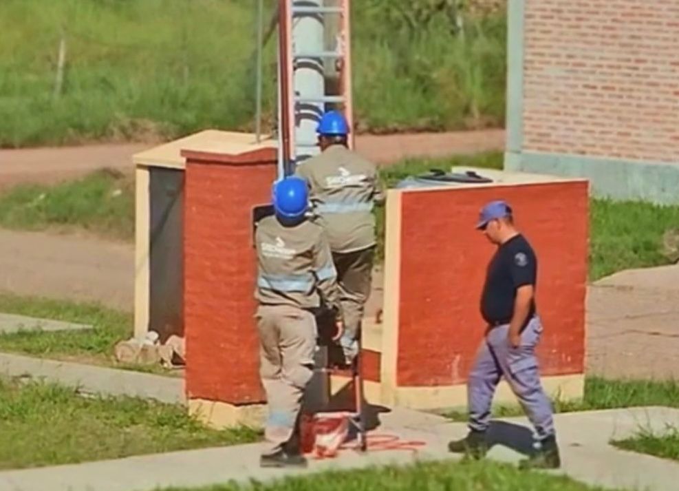 RESISTENCIA: SECHEEP ELIMINÓ 31 CONEXIONES ELÉCTRICAS IRREGULARES EN EL BARRIO ALTOS DE URUNDAY