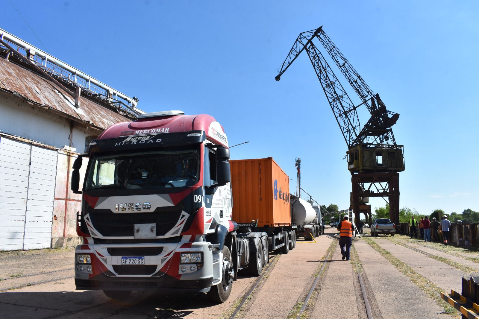 NUEVO LOGRO EN EL PUERTO DE BARRANQUERAS: CHACO EXPORTA ACEITE DE GIRASOL A ESPAÑA