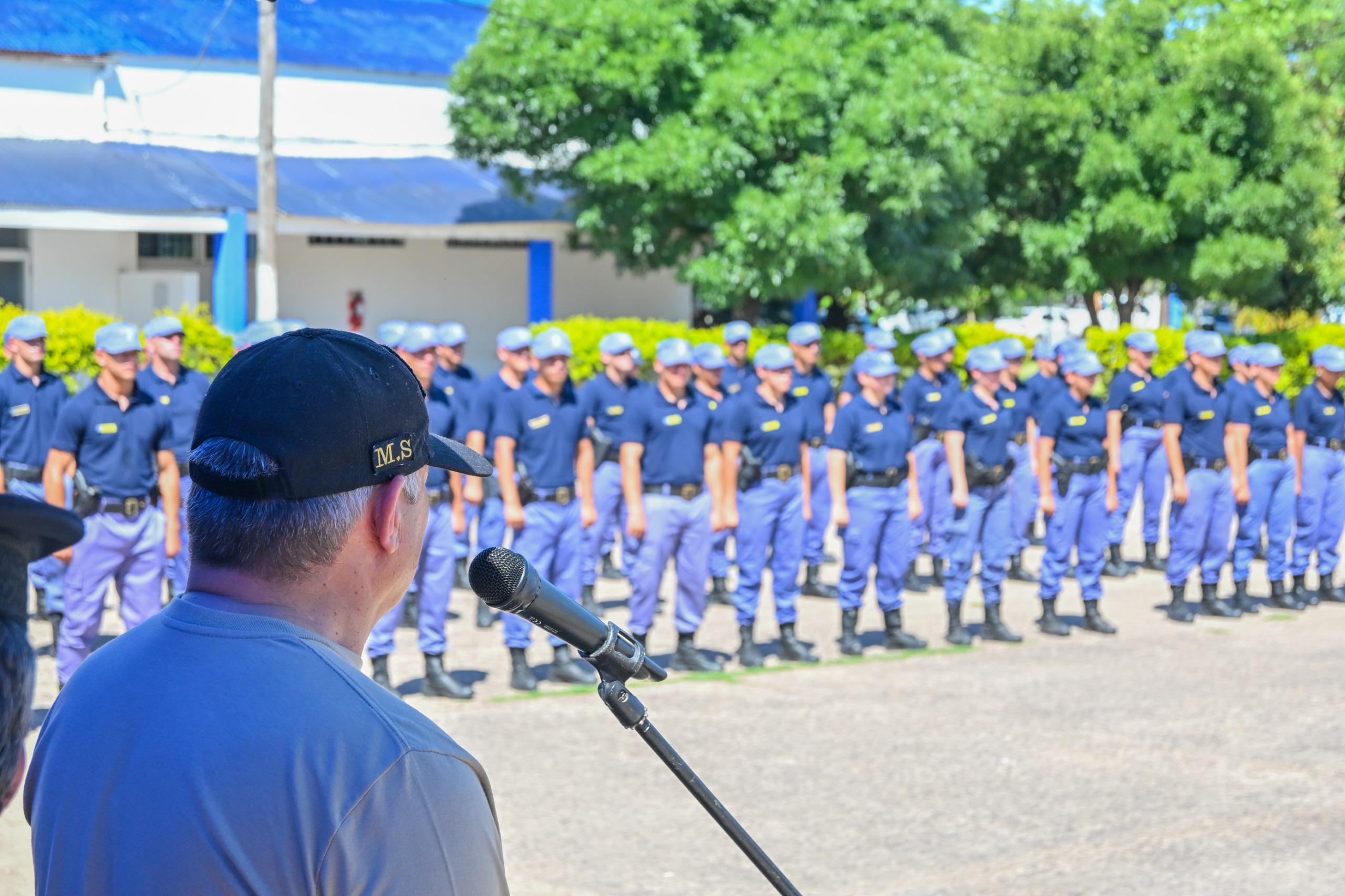 PLAN PROVINCIAL DE SEGURIDAD: POLICÍAS EGRESAN CON ARMAS Y UNIFORMES NUEVOS