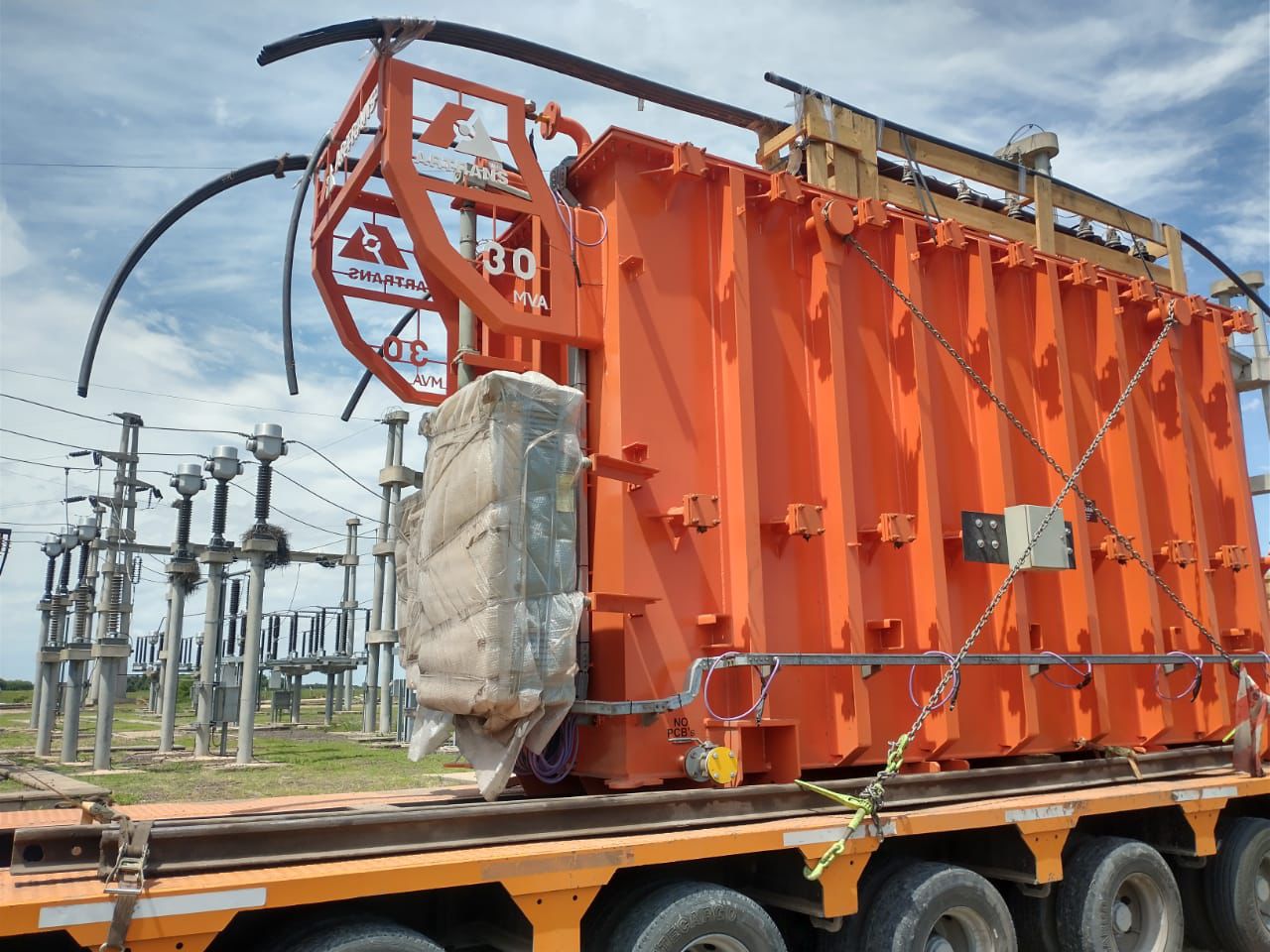 CASTELLI: SECHEEP RECIBIÓ UN NUEVO TRANSFORMADOR QUE FORTALECERÁ EL SUMINISTRO ELÉCTRICO EN LA REGIÓN