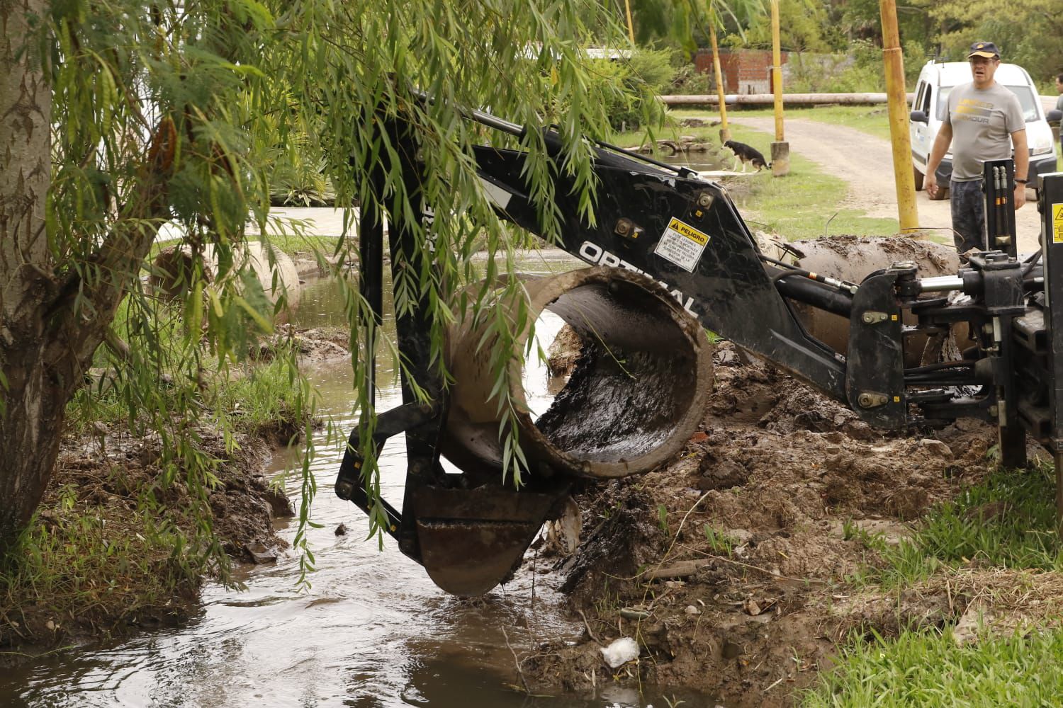 BARRANQUERAS: EL GOBIERNO PROVINCIAL REFUERZA TAREAS  DE LIMPIEZA Y SANEAMIENTO EN VILLA FORESTACIÓN