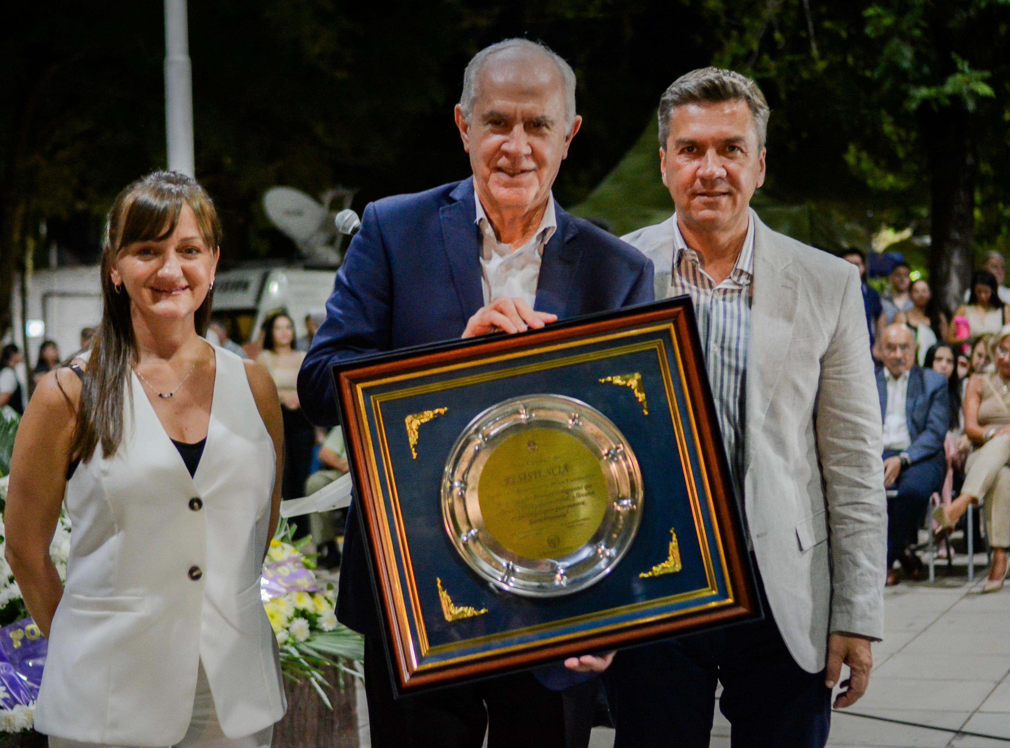 EL GOBERNADOR ZDERO ACOMPAÑÓ EL ACTO CENTRAL POR EL 147° ANIVERSARIO DE RESISTENCIA