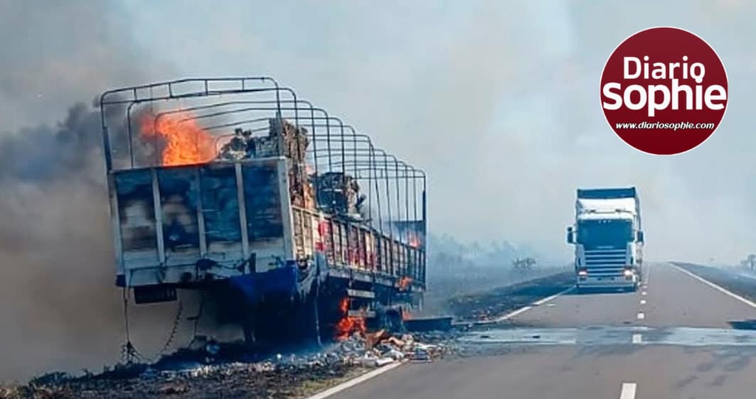 🔴 INTENTÓ SER SOLIDARIO Y PERDIÓ SU AUTOMÓVIL EN UN INCENDIO SOBRE RUTA 11 📣❌🔥⚠️