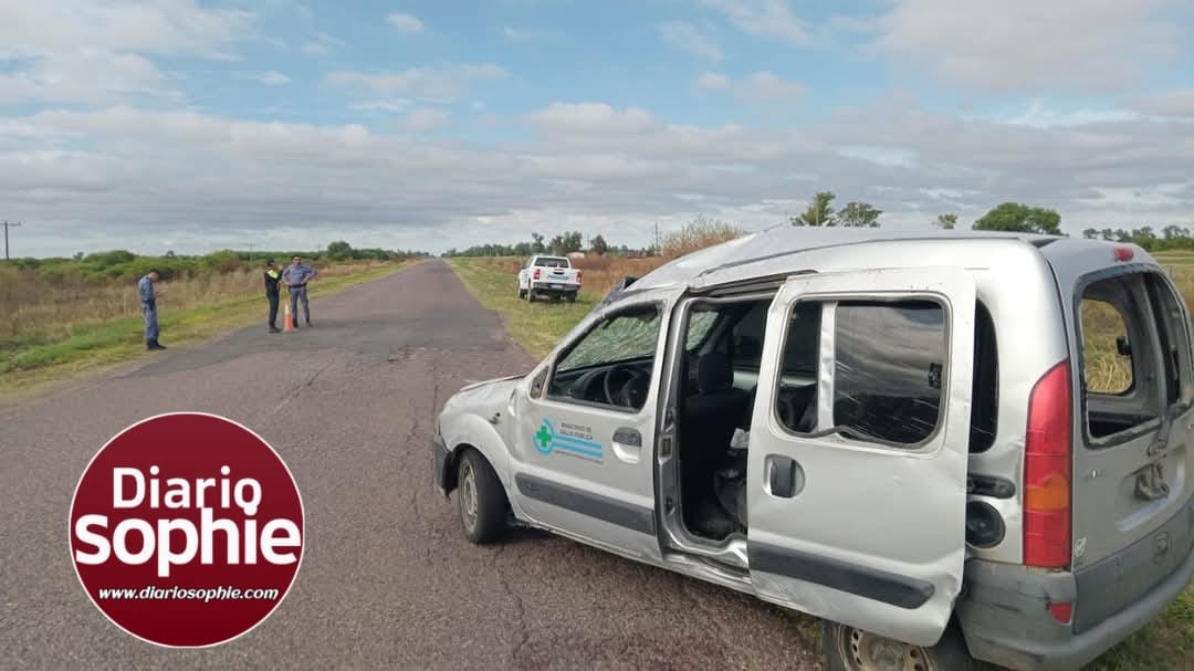 🔴SÁENZ PEÑA: RUTA 95 EN PÉSIMO ESTADO, 5 HERIDOS DE VILLA ÁNGELA TRAS EL DESPISTE Y VUELCO DE UN VEHÍCULO HOSPITALARIO CON PACIENTES.