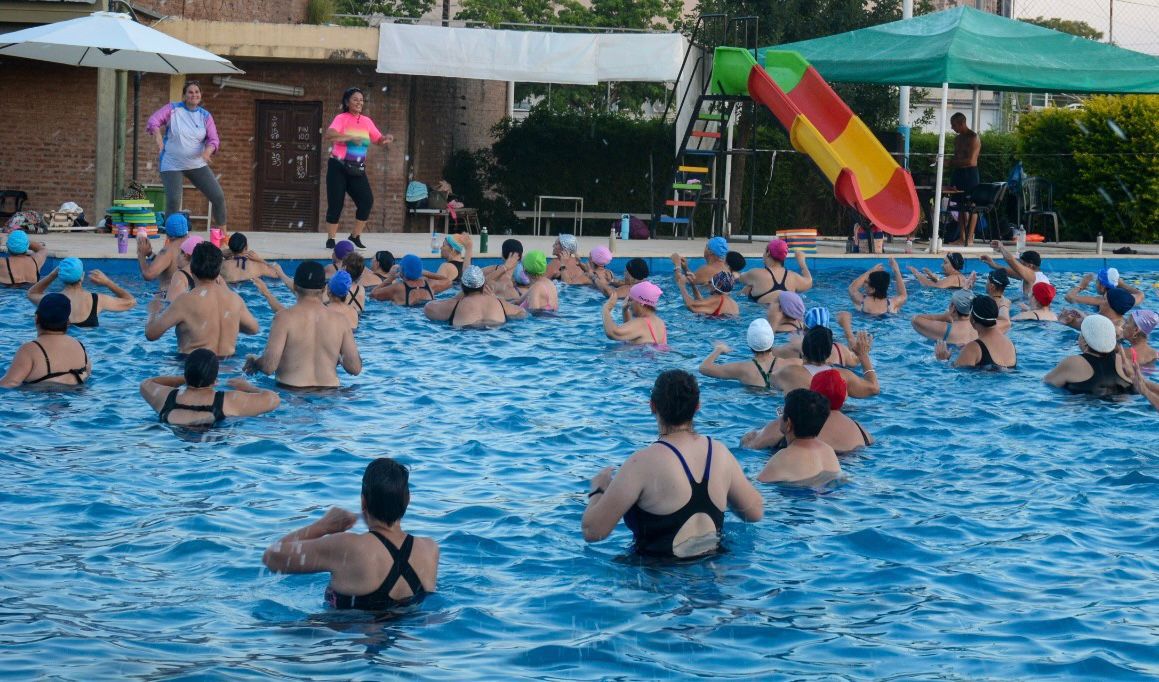 EL INSTITUTO DEL DEPORTE CHAQUEÑO BRINDA CLASES GRATUITAS DE AQUAGYM
