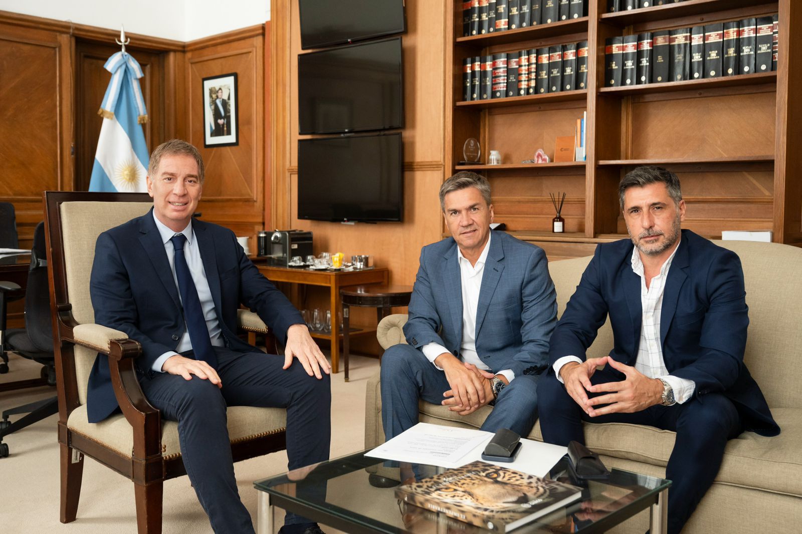 SANTILLI RECIBIÓ AL GOBERNADOR ZDERO EN CASA ROSADA PARA ANALIZAR LA AGENDA DE REFORMAS