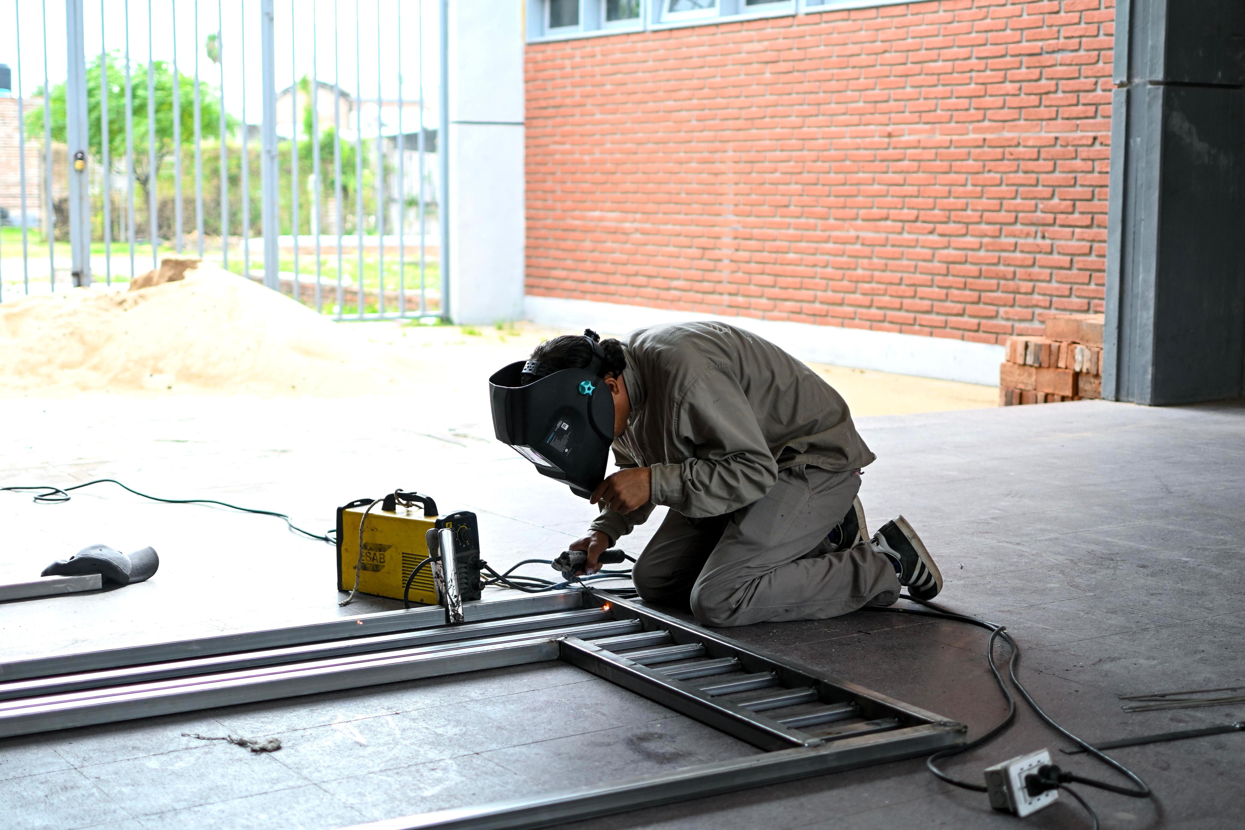 ESC. SECUNDARIA 72 DE BARRANQUERAS: AVANZAN LAS OBRAS DEL PROGRAMA PROVINCIAL “MEJOR ESCUELA”