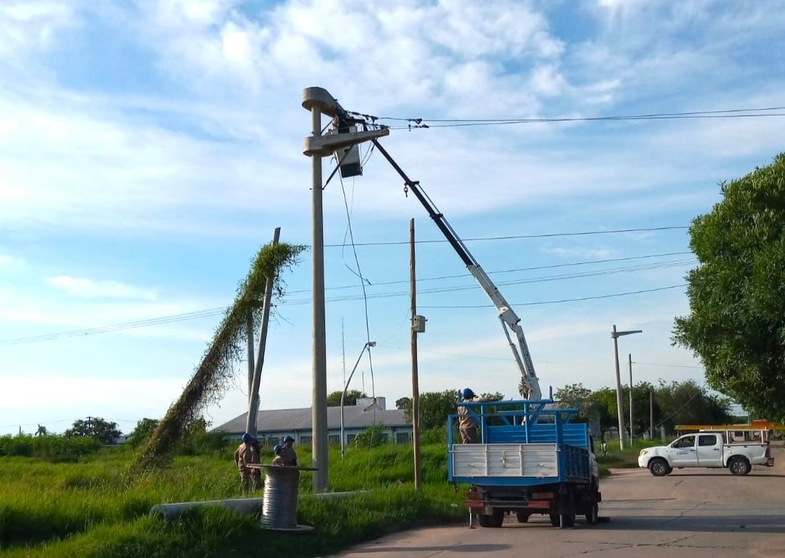 CON OBRAS, SECHEEP MEJORA EL SUMINISTRO ELÉCTRICO EN VARIOS BARRIOS Y ZONAS DE SÁENZ PEÑA