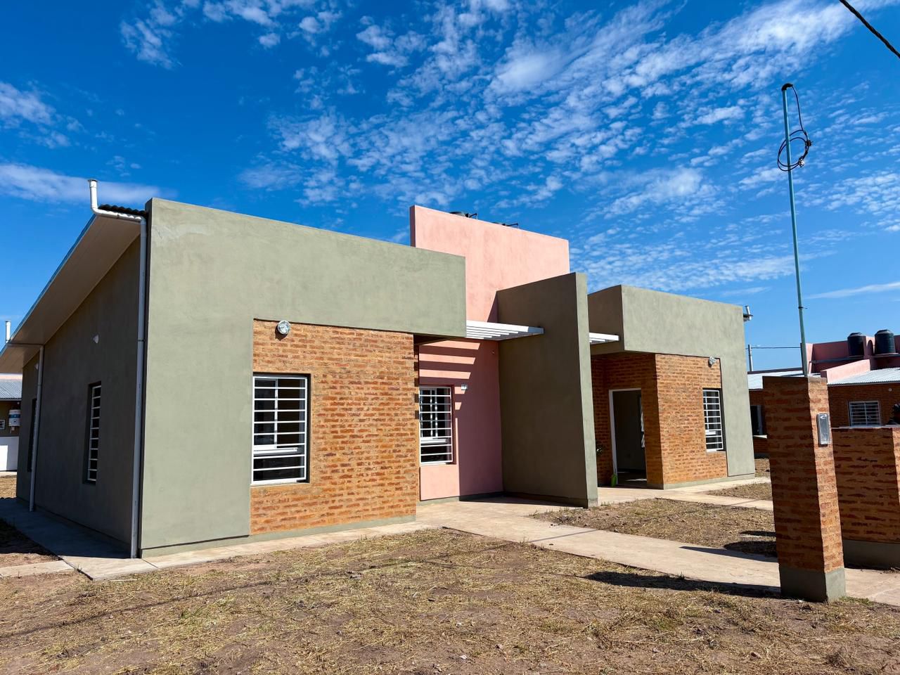 MÁS VIVIENDAS: 32 FAMILIAS CUMPLIERON EL SUEÑO DE LA CASA PROPIA EN QUITILIPI