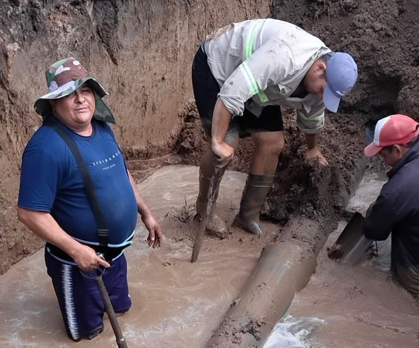 SAMEEP REPARÓ UN CAÑO DEL SEGUNDO ACUEDUCTO Y NORMALIZÓ EL SERVICIO EN NAPENAY