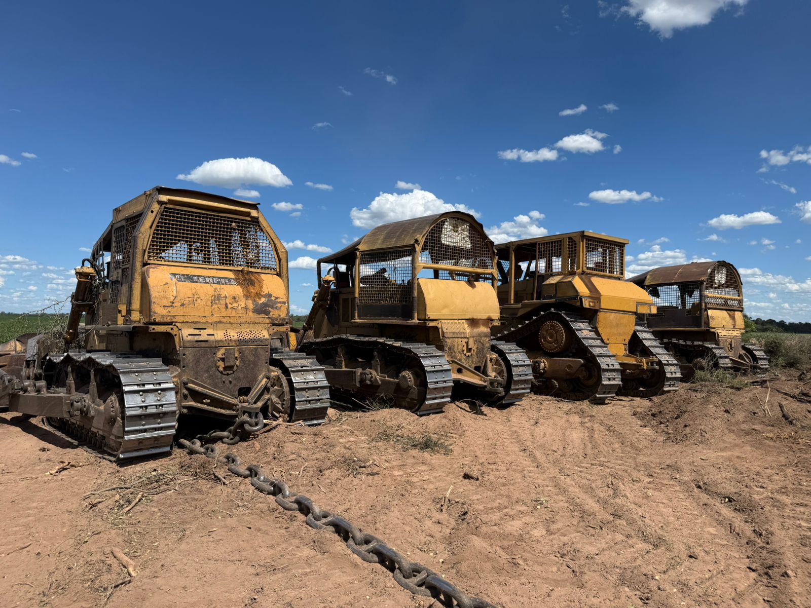 LOS FRENTONES: SECUESTRARON 4 TOPADORAS, TRAS DETECTAR UN DESMONTE ILEGAL  DE 550 HECTÁREAS