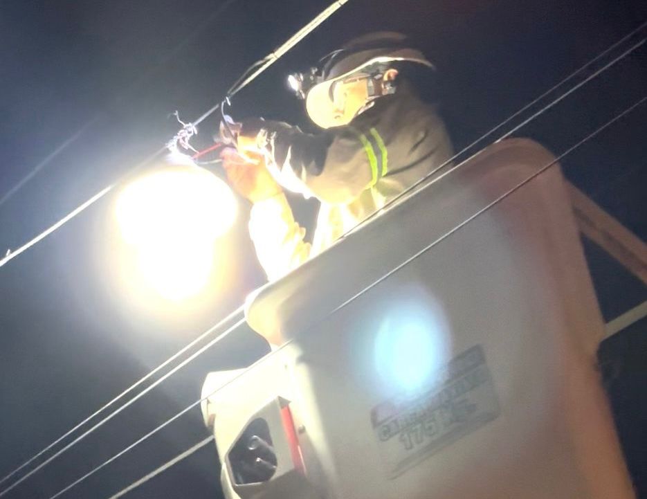 SECHEEP AVANZA CON EL PLAN DE RECUPERACIÓN DEL ALUMBRADO PÚBLICO EN DISTINTOS SECTORES DE RESISTENCIA