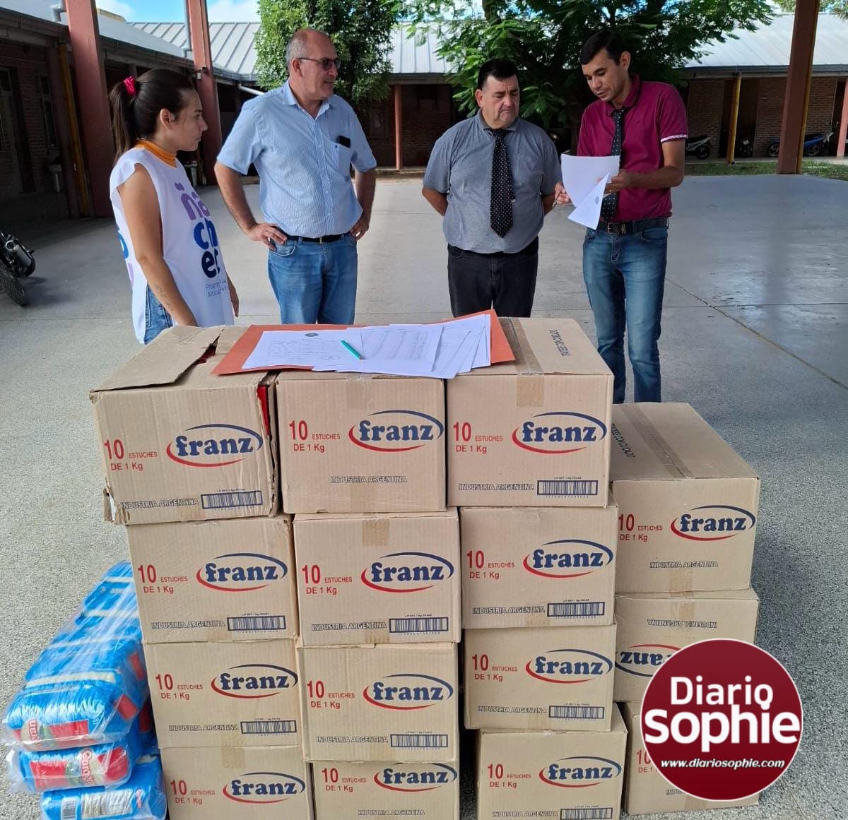 LA LECHE LLEGÓ A LAS ESCUELAS DE EL IMPENETRABLE, ANTES DEL INICIO DE CLASES