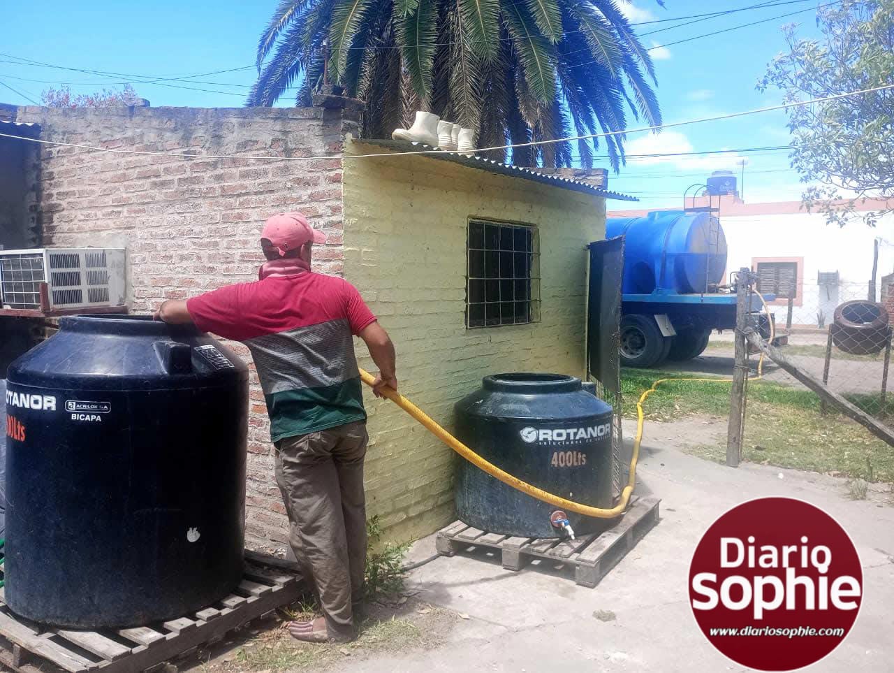 EN MACHAGAI Y ZONAS DEL DPTO. 25 DE MAYO: EL GOBIERNO PROVINCIAL TRANSPORTÓ MÁS DE MEDIO MILLÓN DE LITROS DE AGUA PARA CONSUMO HUMANO