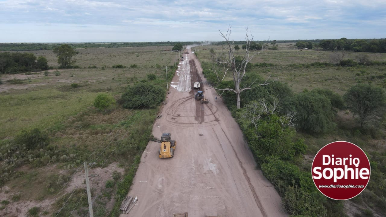 PAMPA ALMIRÓN: EL GOBIERNO PROVINCIAL PAVIMENTA Y MEJORA EL ACCESO A LA LOCALIDAD  