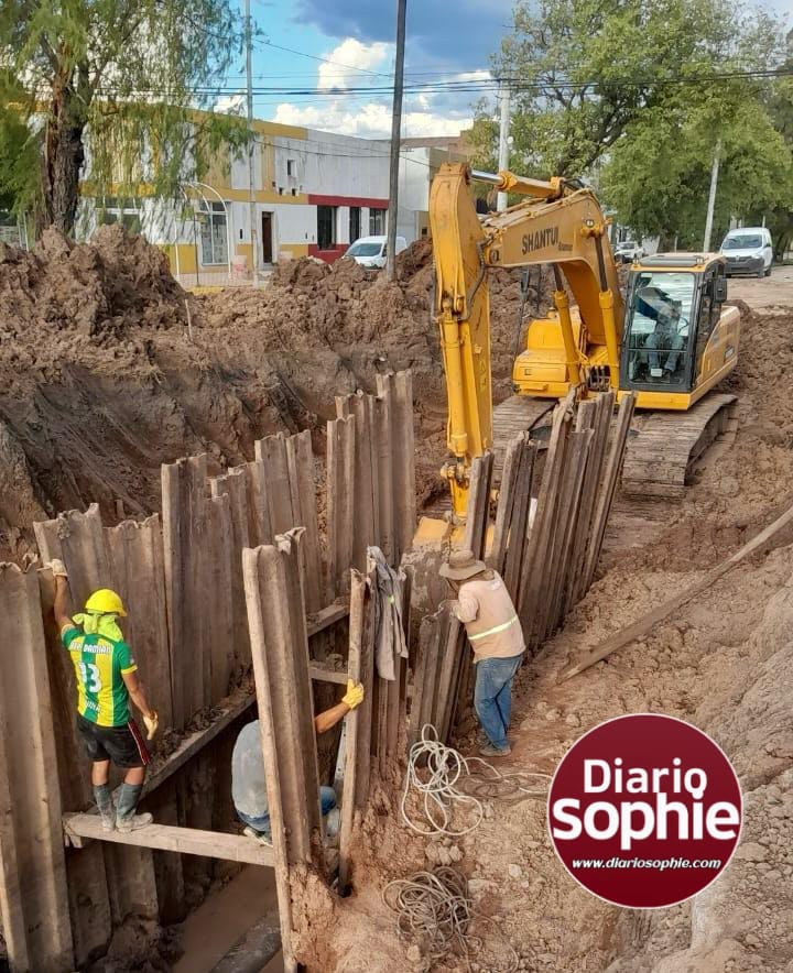 VILLA ÁNGELA: TRAS AÑOS SIN RESPUESTAS, SAMEEP LLEVÓ ADELANTE EL REEMPLAZO DE CAÑERÍAS DEL SISTEMA CLOACAL PRINCIPAL