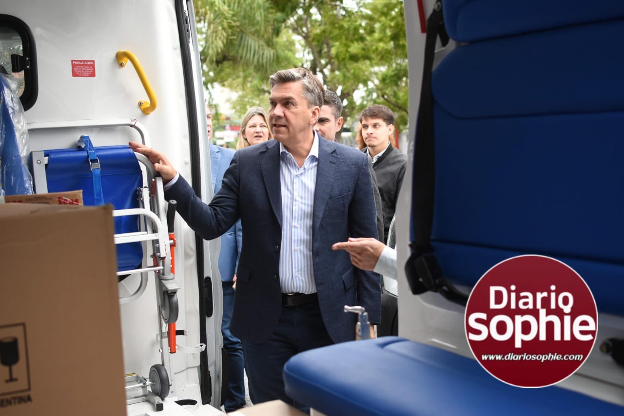 EL GOBERNADOR ZDERO PRESENTÓ LA COMPRA DE 27 NUEVAS AMBULANCIAS Y TRES VEHÍCULOS PARA REFORZAR EL SERVICIO SANITARIO PROVINCIAL