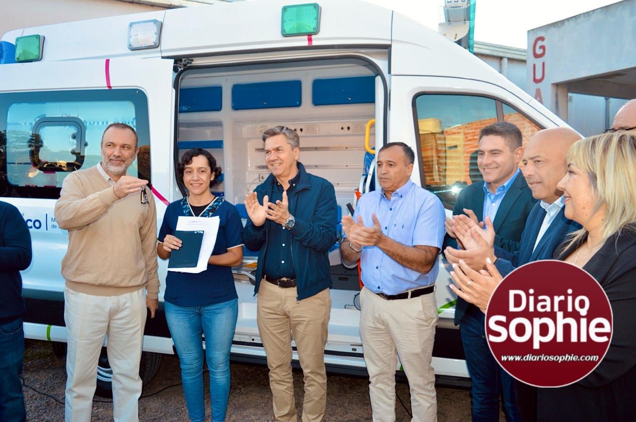 ENTREGA DE AMBULANCIA AL HOSPITAL DE PUERTO TIROL: “TRABAJAMOS EN LA CONSOLIDACIÓN DE LA RED SANITARIA” DIJO EL GOBERNADOR ZDERO