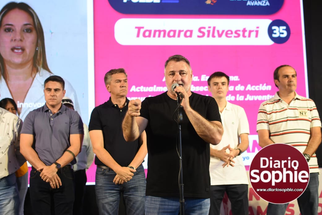 JUAN J. CASTELLI: ZDERO ANUNCIÓ LA CONSTRUCCIÓN DE VIVIENDAS ÑACHEC PARA LOS PUEBLOS ORIGINARIOS