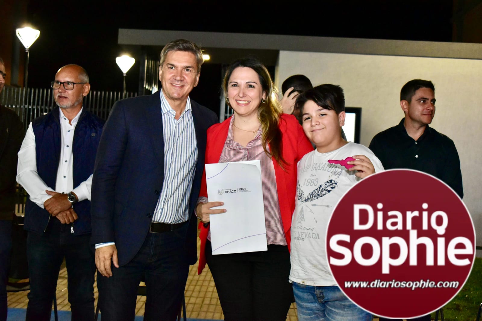 EL GOBERNADOR ZDERO INAUGURÓ COMPLEJO HABITACIONAL CON 32 DEPARTAMENTOS EN SÁENZ PEÑA