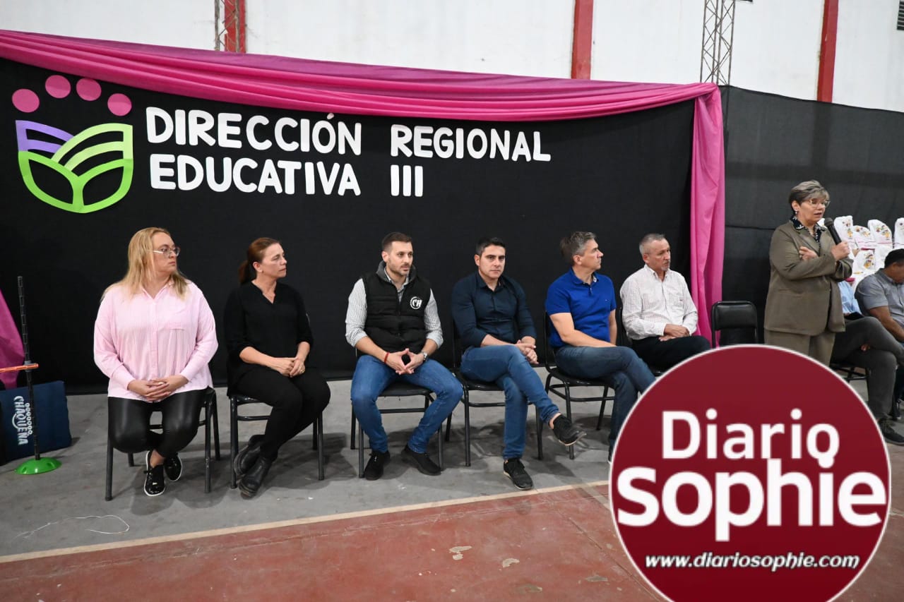 EL GOBERNADOR ZDERO EN CONCEPCIÓN DEL BERMEJO ENTREGÓ ELEMENTOS DEPORTIVOS  A 71 ESCUELAS  Y ÚTILES ESCOLARES A 49 INSTITUCIONES DEL NOROESTE DE LA PROVINCIA