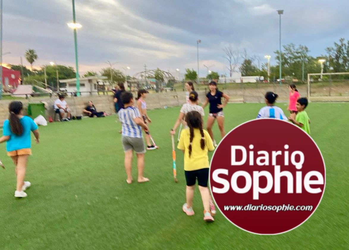 RESISTENCIA: CLASES DE HOCKEY EN EL PARQUE URBANO TIRO FEDERAL