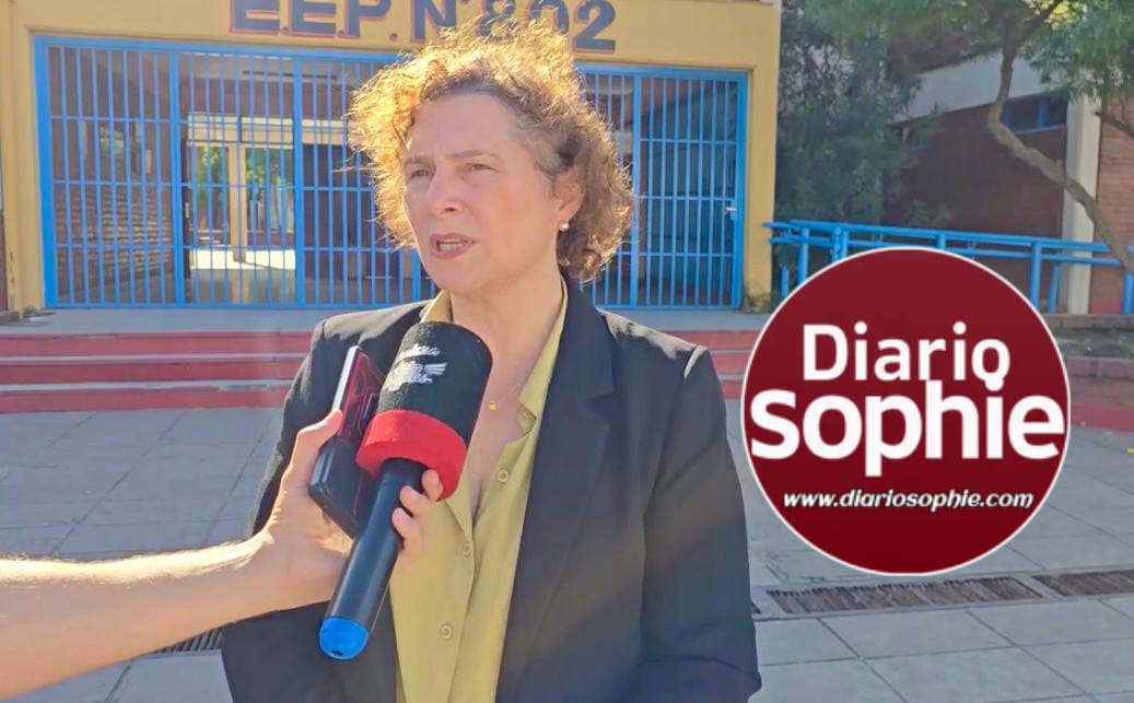 NUEVOS TIEMPOS EN EDUCACIÓN: EN CASTELLI EL GOBIERNO ENTREGÓ LIBROS Y KITS ESCOLARES PARA INSTITUCIONES DE LA REGIONAL EDUCATIVA II