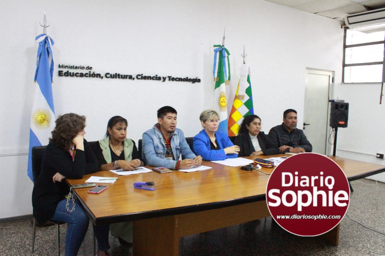 EDUCACIÓN REALIZÓ EL PRIMER FORO DE ALFABETIZADORES DE LOS PUEBLOS ORIGINARIOS