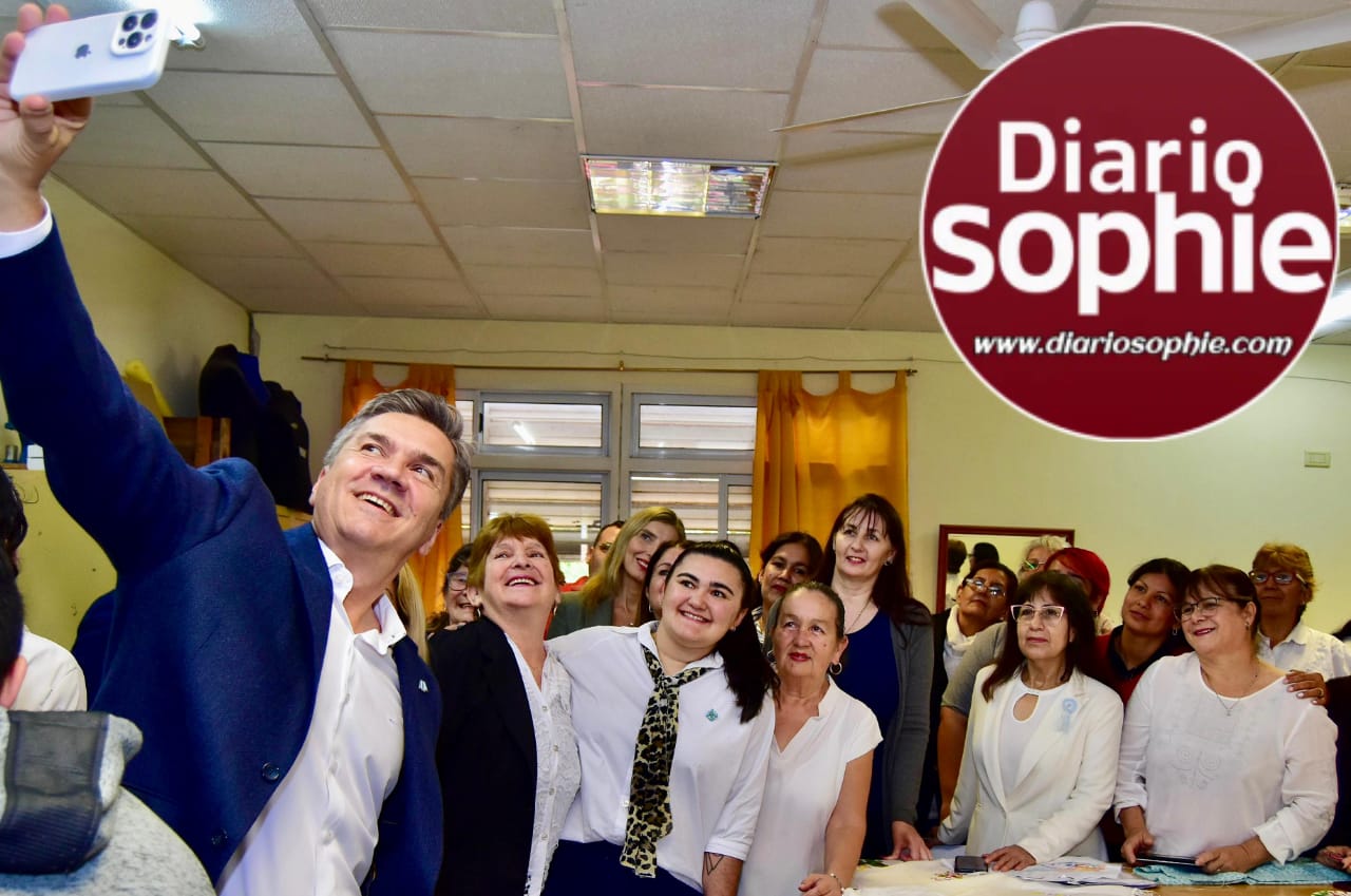 BARRANQUERAS: EL GOBERNADOR ZDERO HABILITÓ LAS REFACCIONES DE LA ESCUELA DE FORMACIÓN PROFESIONAL Nº 10, RATIFICANDO LA IMPORTANCIA DE VINCULAR LA EDUCACIÓN CON EL TRABAJO