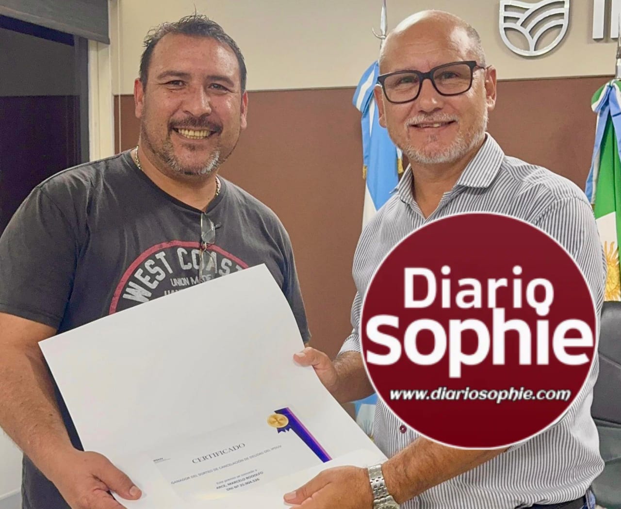 EL INSTITUTO DE VIVIENDA ENTREGÓ EL PREMIO AL GANADOR DEL SORTEO DE CANCELACIÓN DE DEUDAS