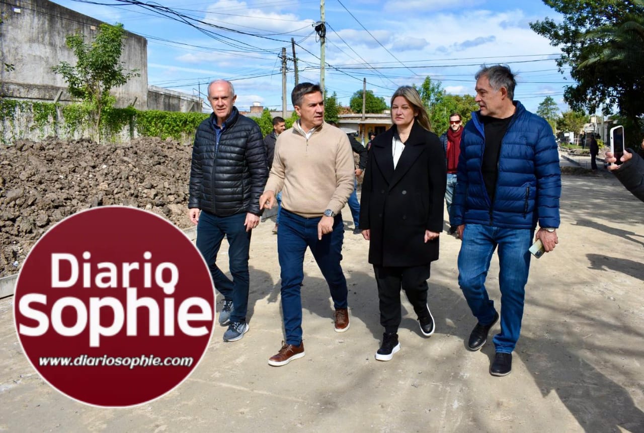 RESISTENCIA: EL GOBERNADOR ZDERO CONSTATÓ EL AVANCE DE PAVIMENTACIÓN DE LA CALLE COCOMAROLA