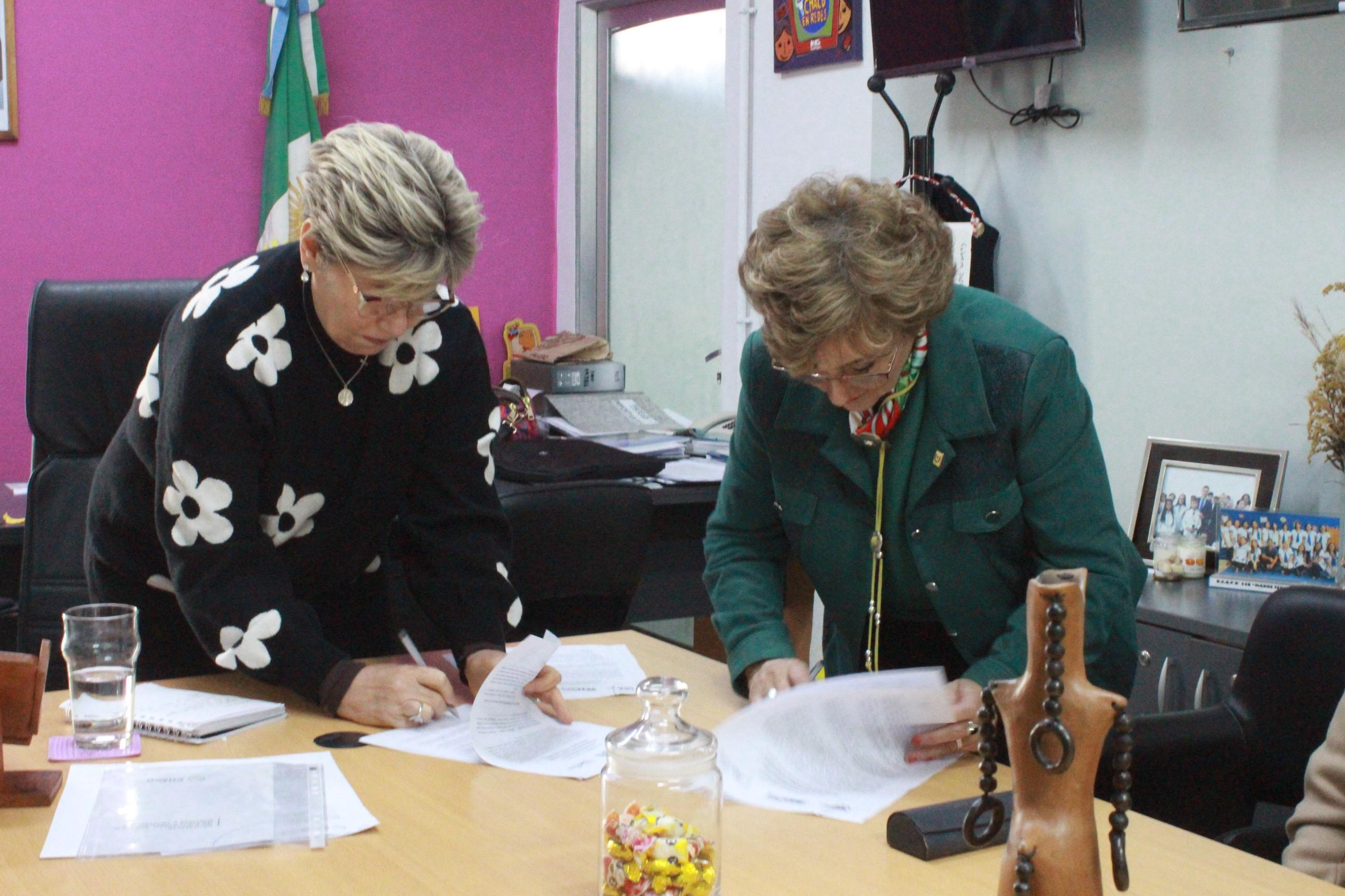 EDUCACIÓN Y LA FACULTAD DE HUMANIDADES ACUERDAN PASANTÍAS Y PRÁCTICAS PROFESIONALES PARA ESTUDIANTES EN INSTITUCIONES ESCOLARES
