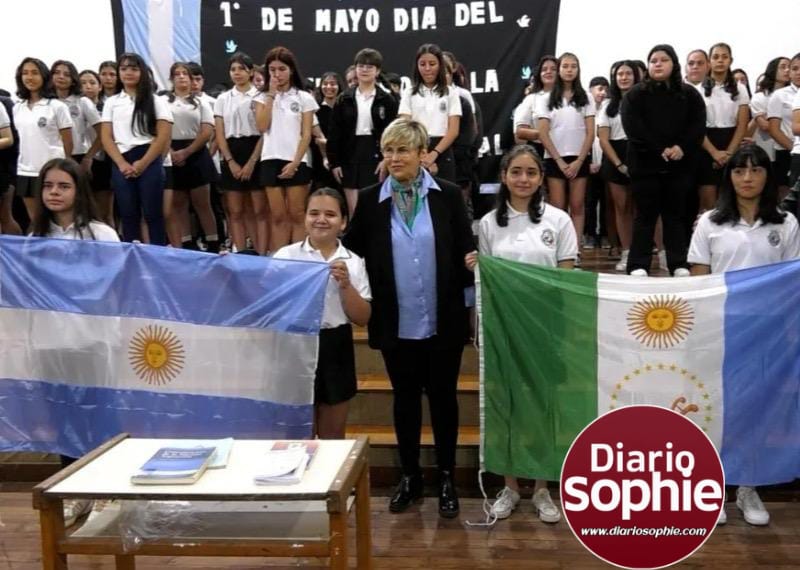 EDUCACIÓN: ESTUDIANTES SECUNDARIOS PROMETEN LEALTAD A LA CONSTITUCIÓN