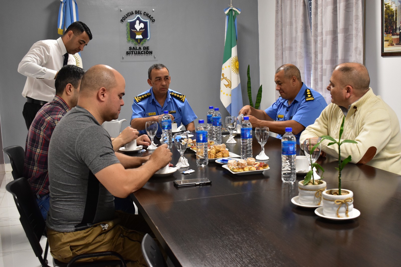 71° ANIVERSARIO EL JEFE DE POLICÍA RECIBIÓ A LA POLICIA DE SANTA CRUZ