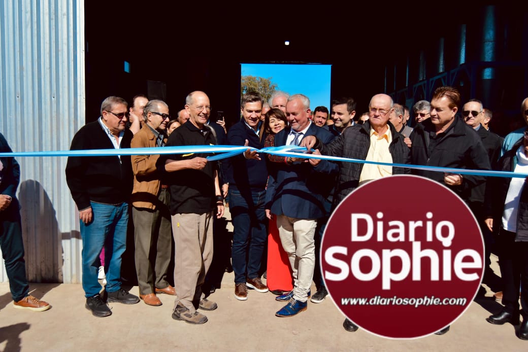 SÁENZ PEÑA: EL GOBERNADOR ZDERO ACOMPAÑÓ LA INAUGURACIÓN DE LA FÁBRICA DE ACEITES ESENCIALES DE PALO SANTO “HEFFNER OIL”