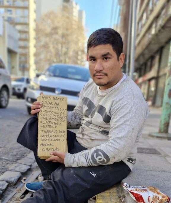 Formoseño fue a Buenos Aires por trabajo pero fue engañado: hoy duerme en la calle.