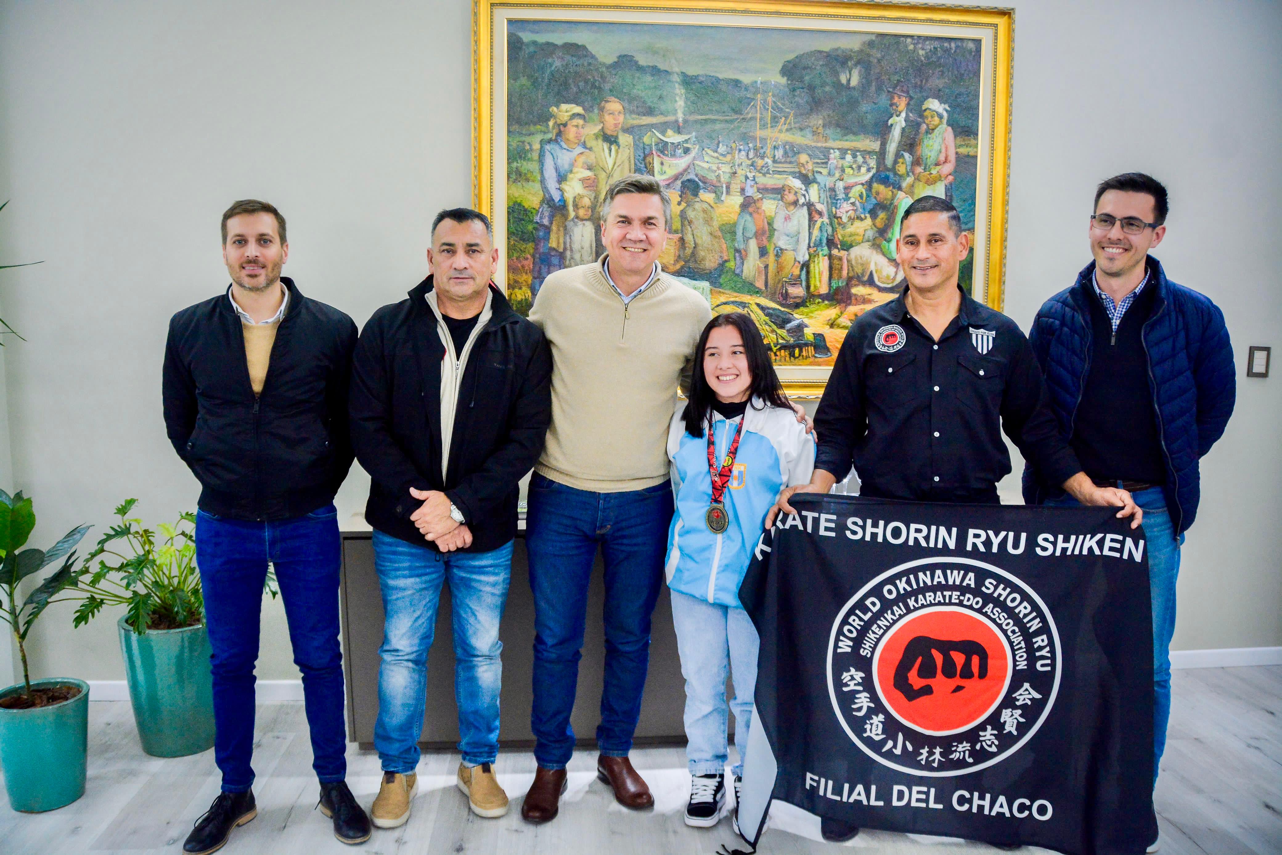 EL GOBERNADOR ZDERO RECIBIÓ A  MELANI ALEGRE, LA CHAQUEÑA RECIENTEMENTE CONSAGRADA COMO CAMPEONA MUNDIAL DE KARATE