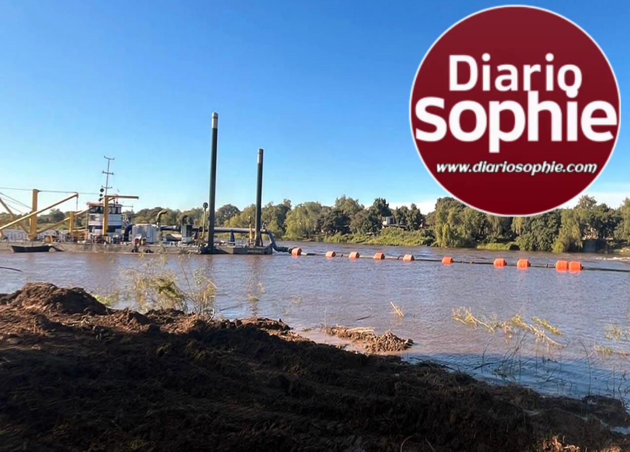 RIACHO BARRANQUERAS: YPF Y EL GOBIERNO PROVINCIAL AVANZAN EN EL DRAGADO EN LA ZONA DEL MUELLE DE DESCARGA DE LA PETROLERA
