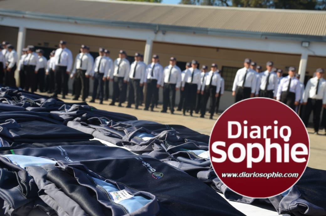 ENTREGA DE UNIFORMES A ALUMNOS DEL VI CURSO DE FORMACIÓN PENITENCIARIA Y RECONOCIMIENTO A PERSONAL ESPECIALIZADO
