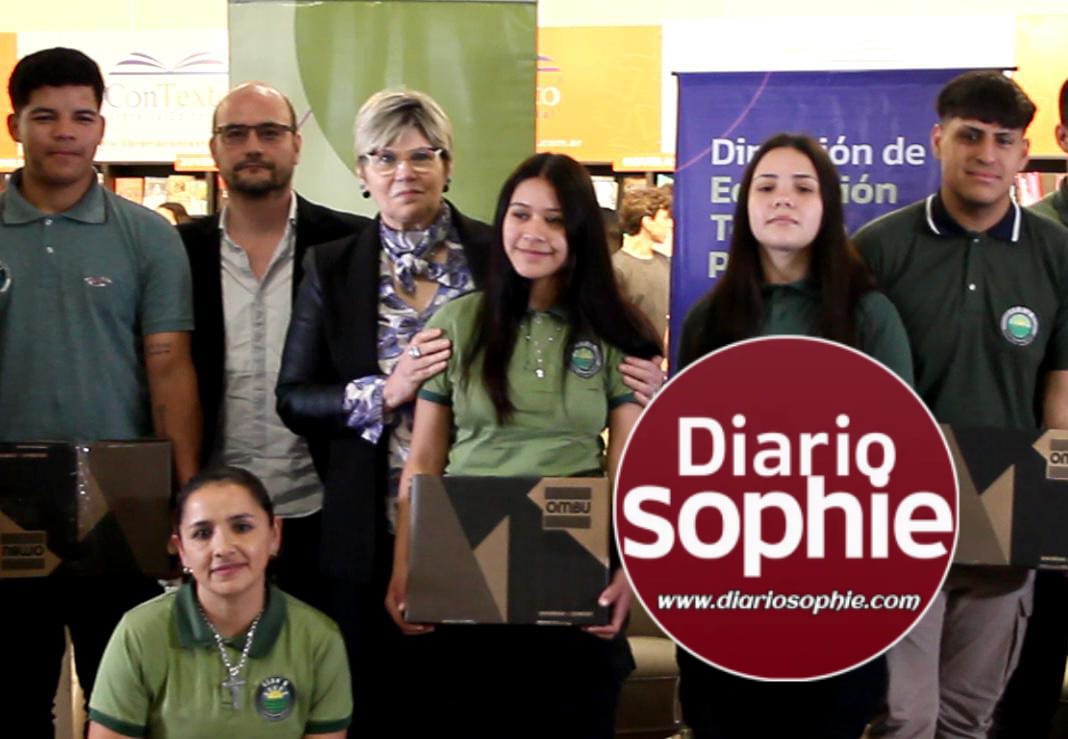 EDUCACIÓN ENTREGÓ CALZADOS DE SEGURIDAD A ESTUDIANTES DE ESCUELAS TÉCNICAS PARA LAS PRÁCTICAS PROFESIONALIZANTES