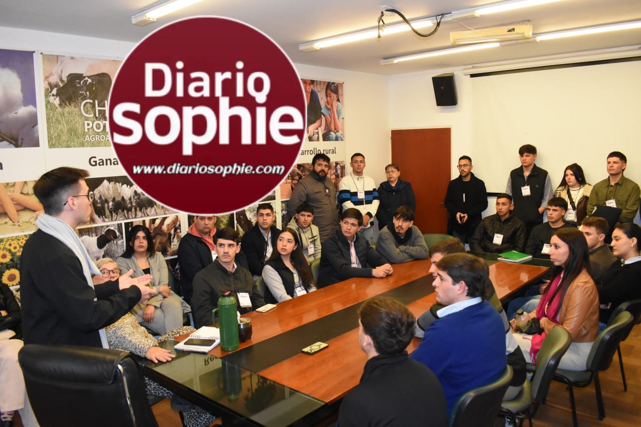 ESTUDIANTES DE ESCUELAS AGROPECUARIAS VISITARON ORGANISMOS CLAVES PARA FORTALECER SU FORMACIÓN